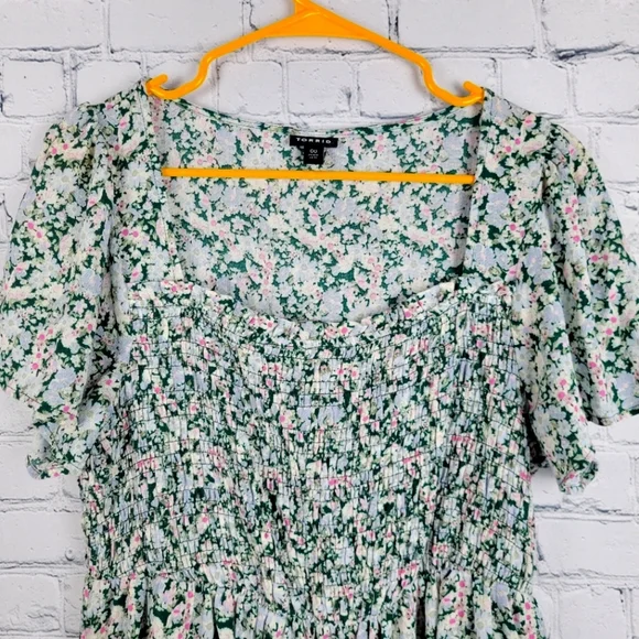 Torrid Size 00 Floral Smocked Top - Picture 7 of 7